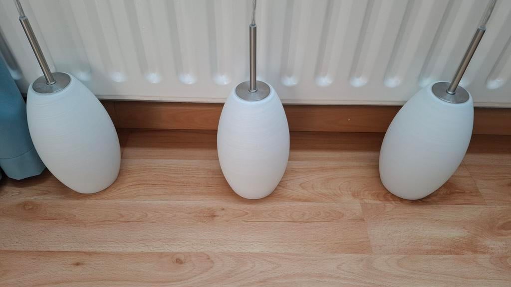 Hanglamp met drie witte glazen kelken, Ophalen, Minder dan 50 cm