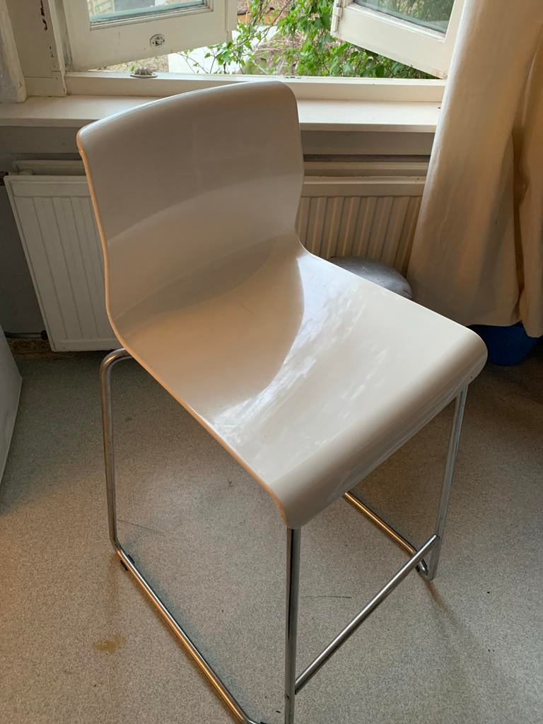 barkruk wit met metalen onderstel, Kunststof, Gebruikt, Met voetsteun, 60 tot 90 cm