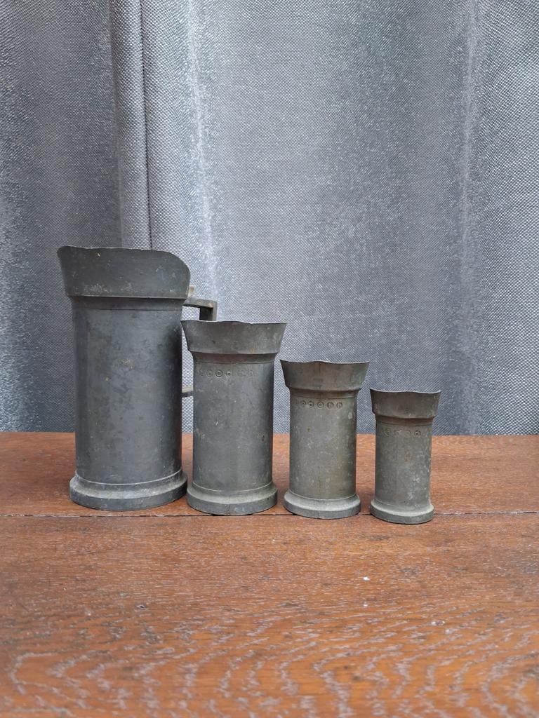 Set van 4 tinnen maatbekers, Antiek en Kunst, Ophalen of Verzenden