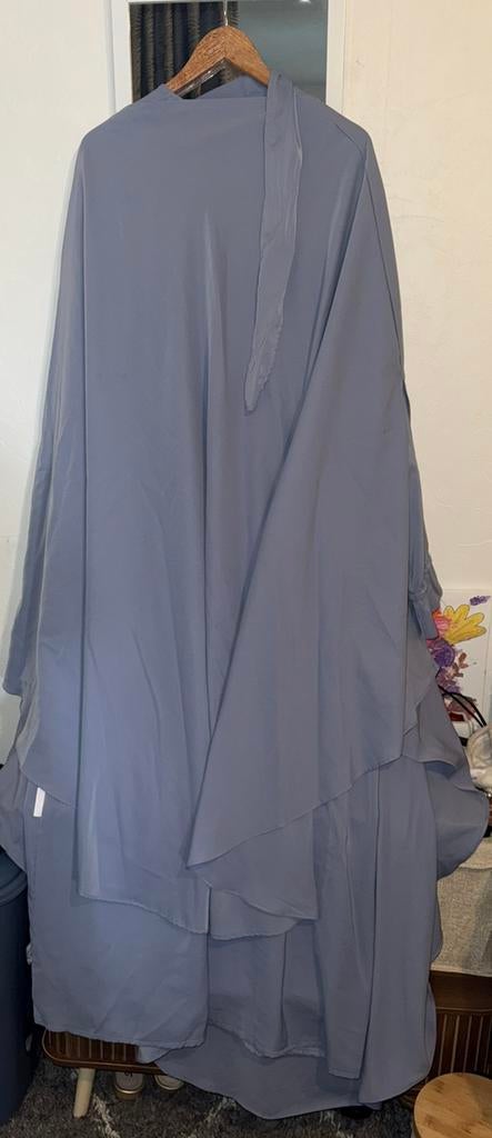 Precious ukht yemeni abaya + khimaar setje, Kleding | Dames, Ophalen of Verzenden, Zo goed als nieuw, Maat 42/44 (L), Blauw