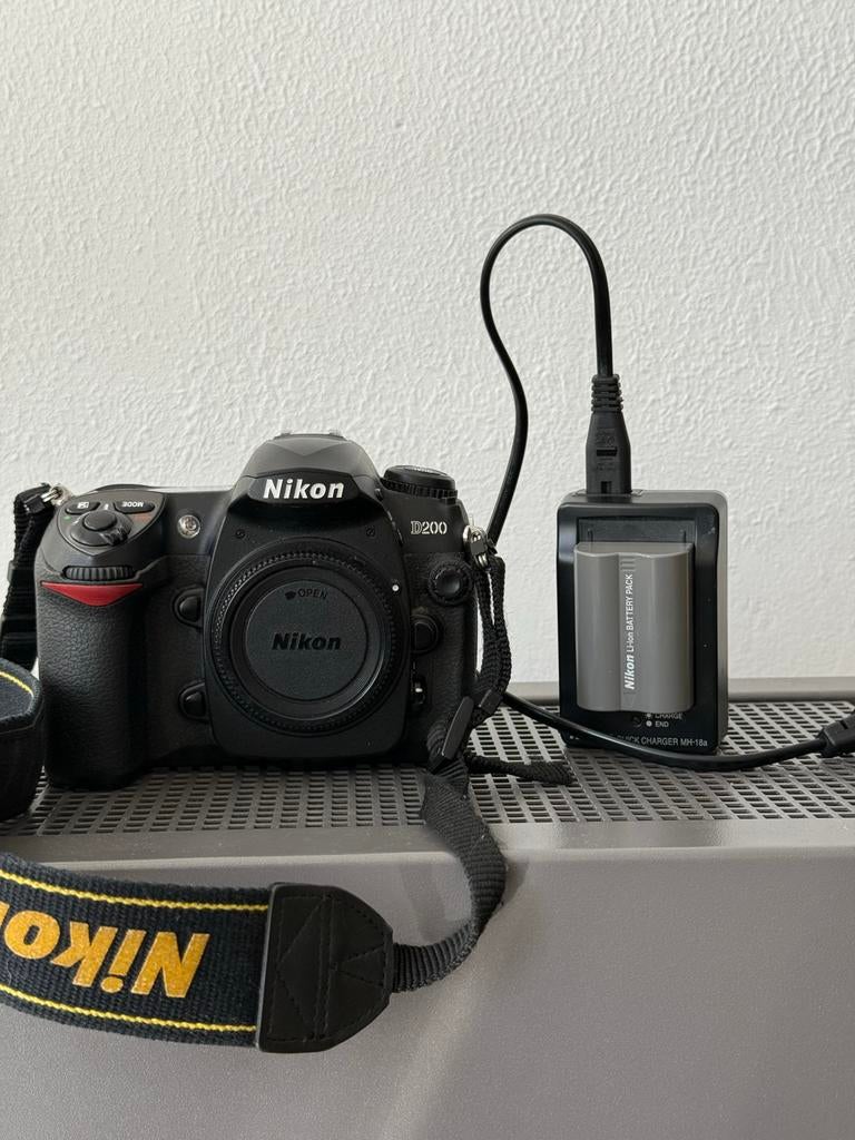 Nikon D200 body met CCD sensor, 2 accu's en lader, Audio, Tv en Foto, Fotocamera's Digitaal, Gebruikt, Spiegelreflex, Ophalen of Verzenden