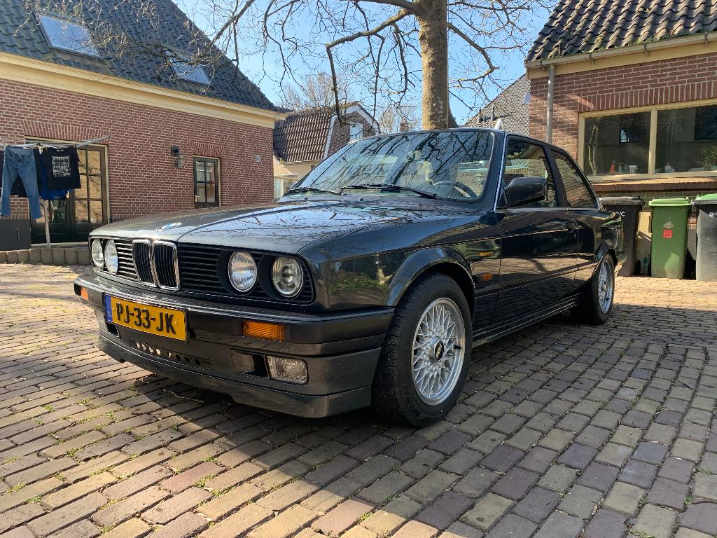 Bmw 3-serie e30 coupe 325I A Bj1987 te koop., Auto's, Grijs, Particulier, 3-Serie, Zilver of Grijs
