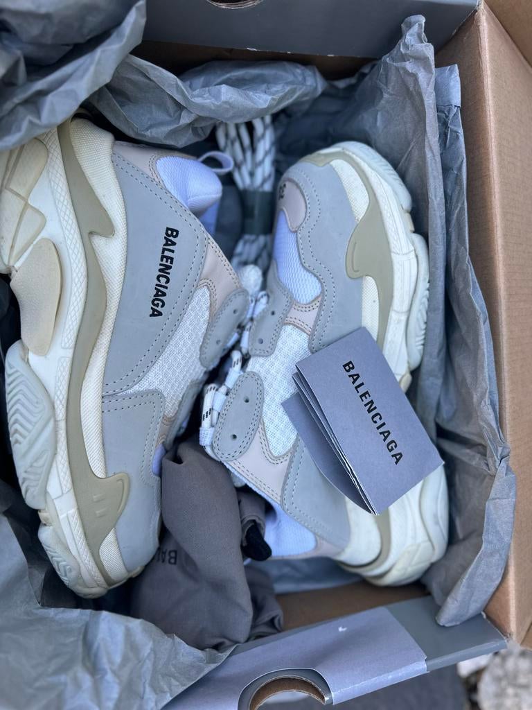 Balenciaga Triple S Sneakers - Maat 38, Kleding | Dames, Schoenen, Zo goed als nieuw, Sneakers of Gympen, Beige, Verzenden