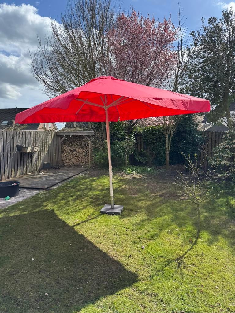 Grote Rode parasol 3,50x3,50, Ophalen, Verstelbaar, Zo goed als nieuw, Stokparasol