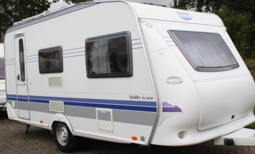Hobby De Luxe Easy SF 440, met voortent en fietsendrager, Standaardzit, Hobby, Dwarsbed, Particulier