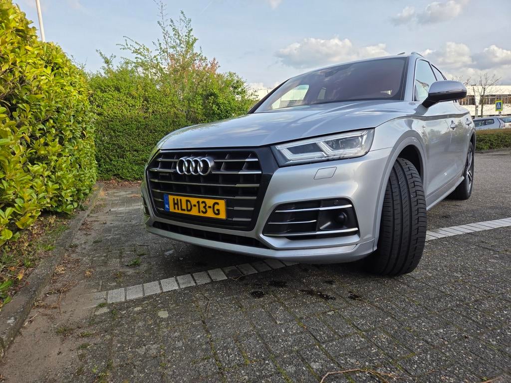 Audi Q5 55 Tfsi e Quattro 367pk S Tronic 2020 Grijs, Auto's, Audi, Automaat, 2005 kg, 1750 kg, Zwart