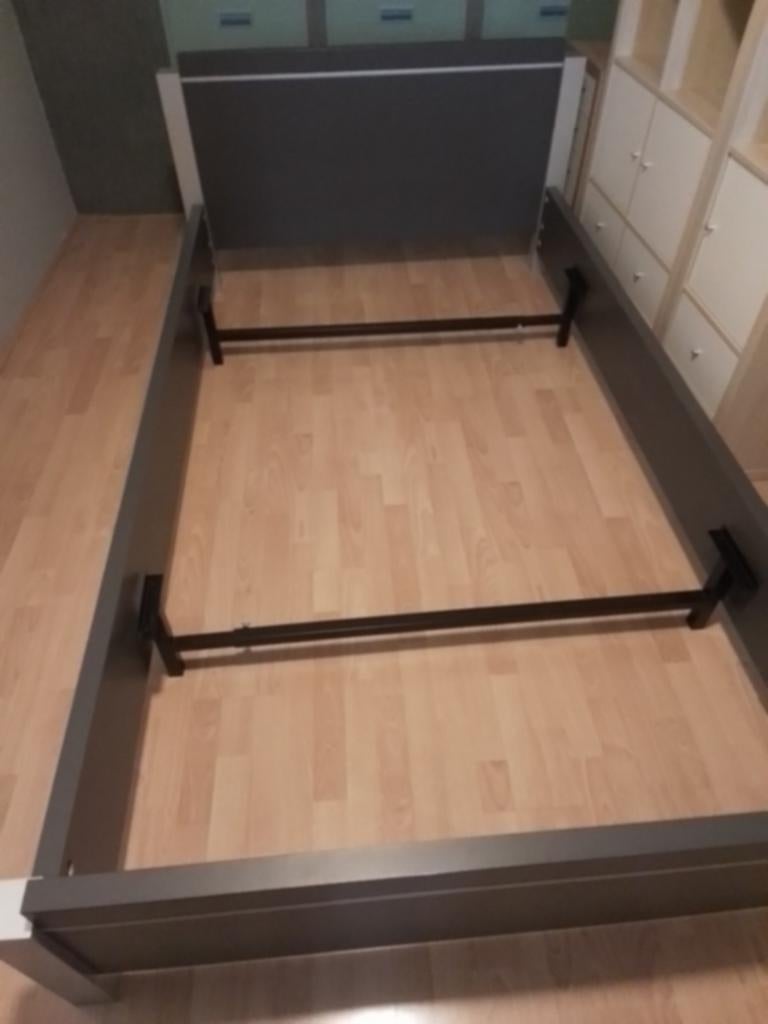 Bed ombouw in zeer goede staat, Huis en Inrichting, Slaapkamer | Bedden, Ophalen, Zo goed als nieuw, Twijfelaar, Grijs