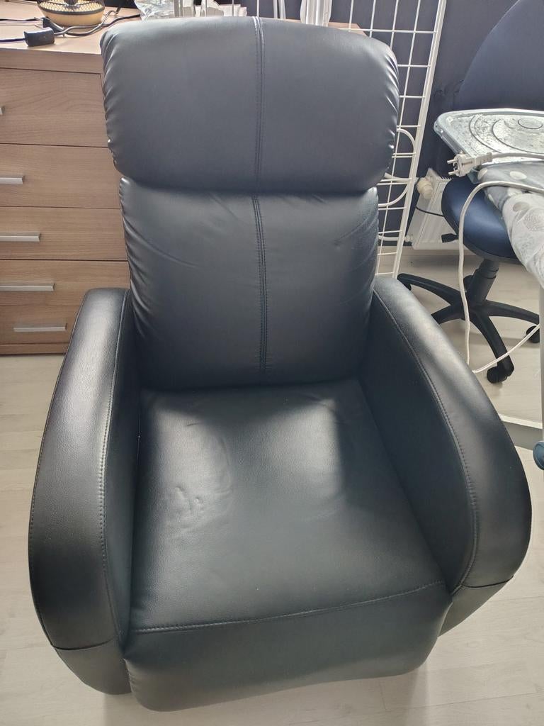 Zwarte fauteuil met voetensteun, Huis en Inrichting, Fauteuils, Ophalen