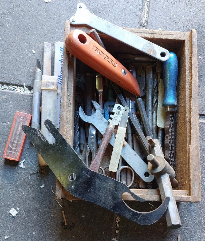 Houten kistje met gereedschap en boren, Ophalen of Verzenden