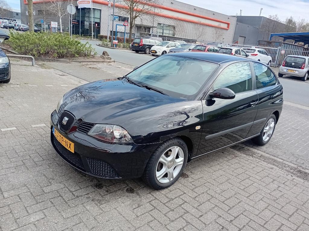Seat Ibiza 1.2 51KW 3DRS 2007 Zwart, Auto's, Voorwielaandrijving, Stof, 1198 cc, Origineel Nederlands