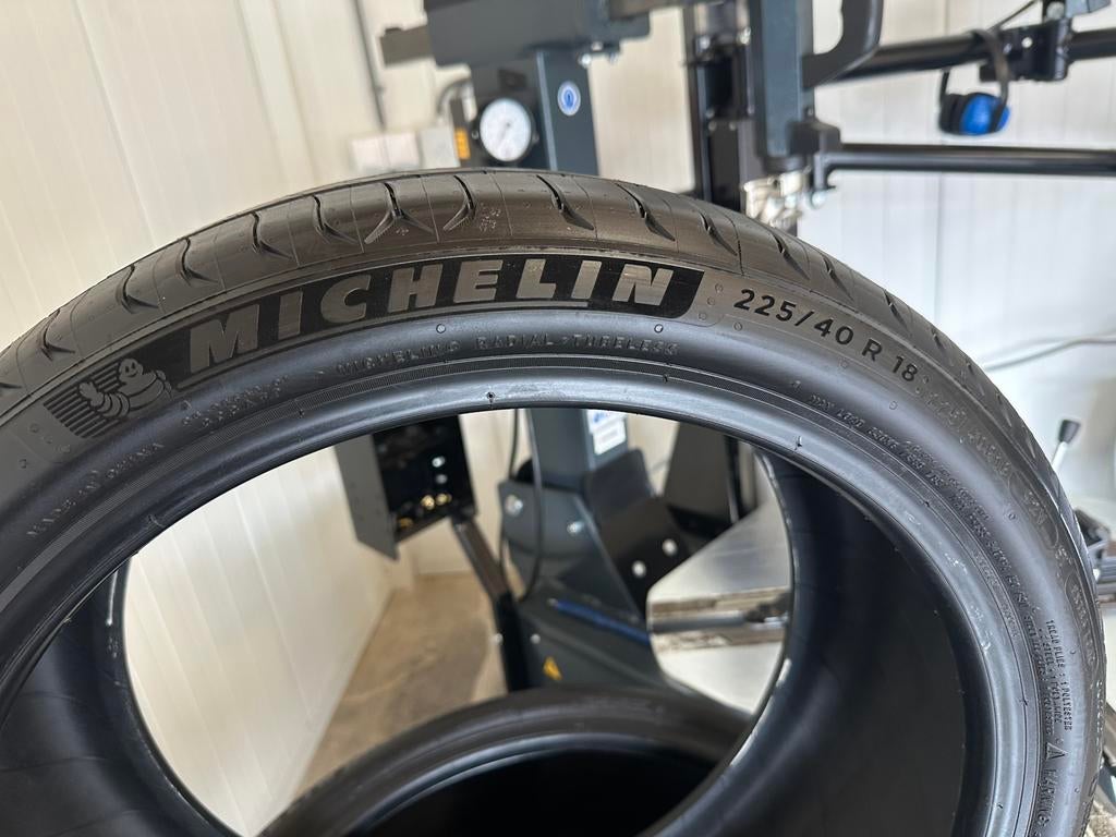 4 Stuks Michelin 225 40 18 Zomerbanden Inclusief Montage, 18 inch, E-Primacy, Nieuw, Ophalen of Verzenden