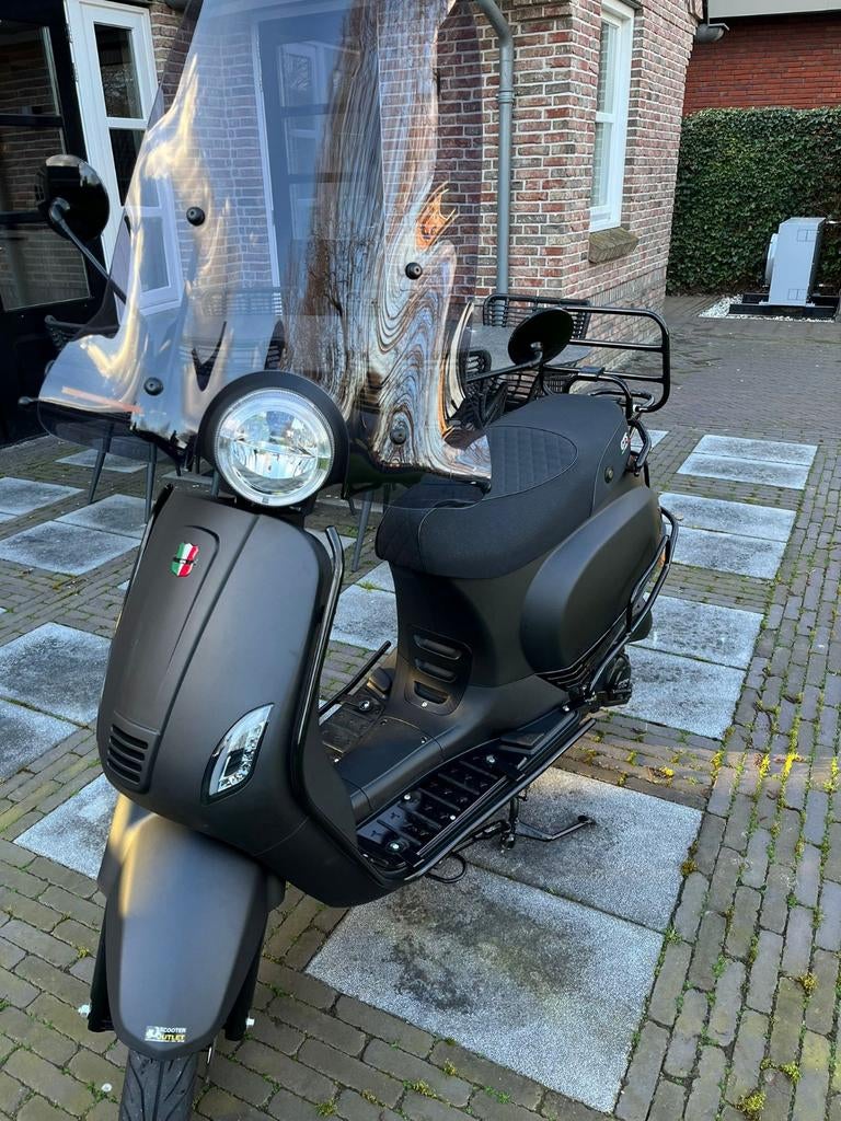 GTS Toscana scooter mat zwart, 2023, geel kenteken), Ophalen, Gebruikt, Benzine, Toscana GTS