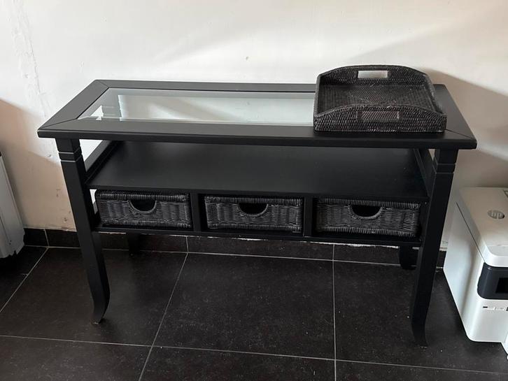 Zwarte sidetable met glazen blad, landelijke Riviera Stijl, Huis en Inrichting, Tafels | Sidetables, Zo goed als nieuw, 25 tot 50 cm