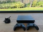 Xbox One X met 2 controllers + 35 games op hd, Spelcomputers en Games, Spelcomputers | Xbox One, Met games, Met 2 controllers