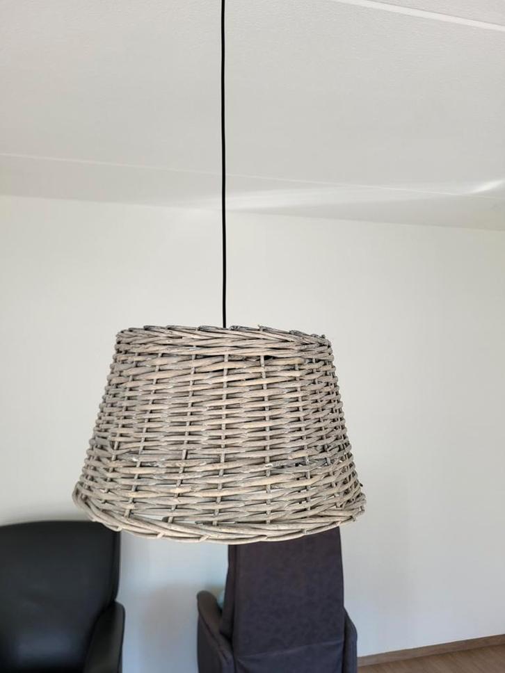 Grijze rieten hanglamp, Huis en Inrichting, Lampen | Hanglampen, Ophalen of Verzenden