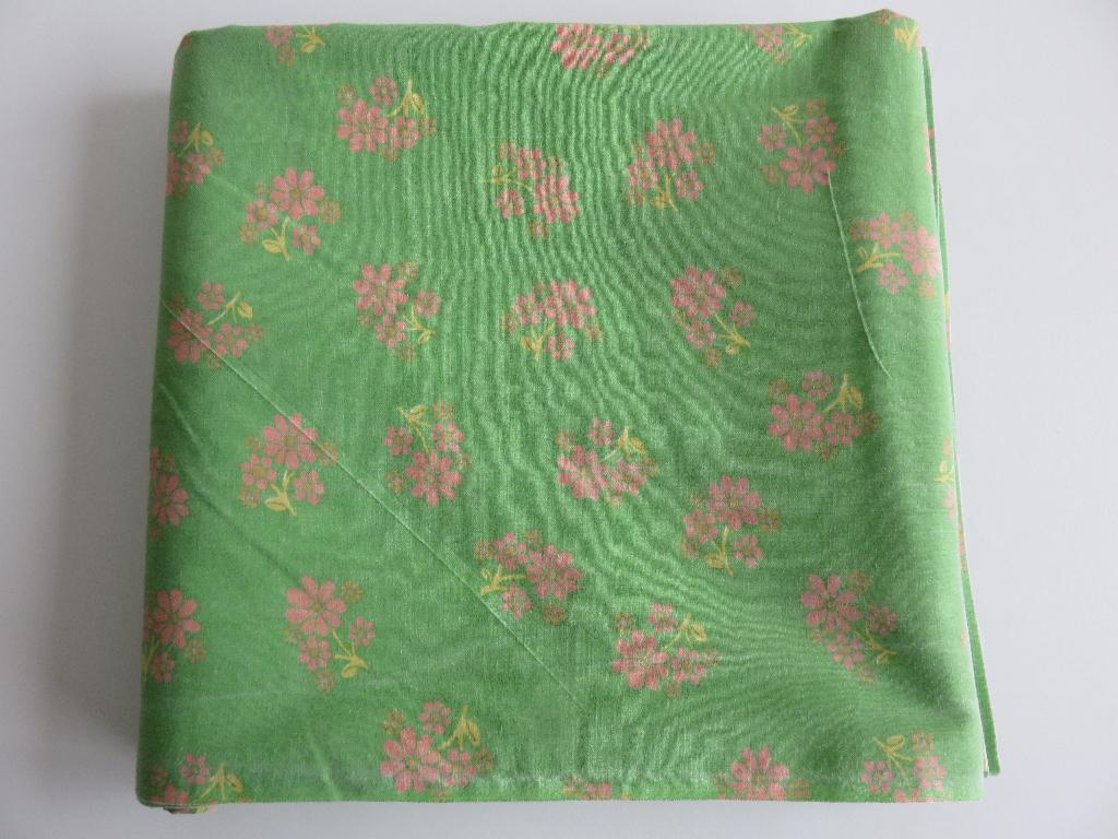 Vintage tweepersoons laken groen met oranje roze bloemetjes, Huis en Inrichting, Slaapkamer | Beddengoed, Gebruikt, Overige typen