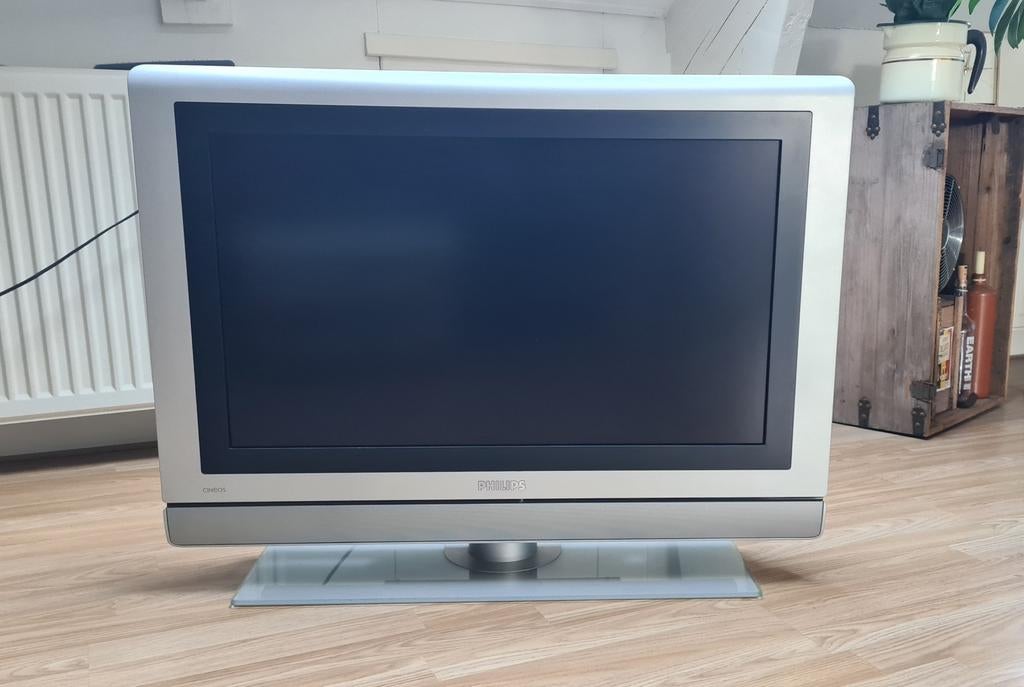 Philips Cineos 32PF9966/10 32 inch LCD flat tv + standaard, Ophalen, Philips, Gebruikt, 50 Hz