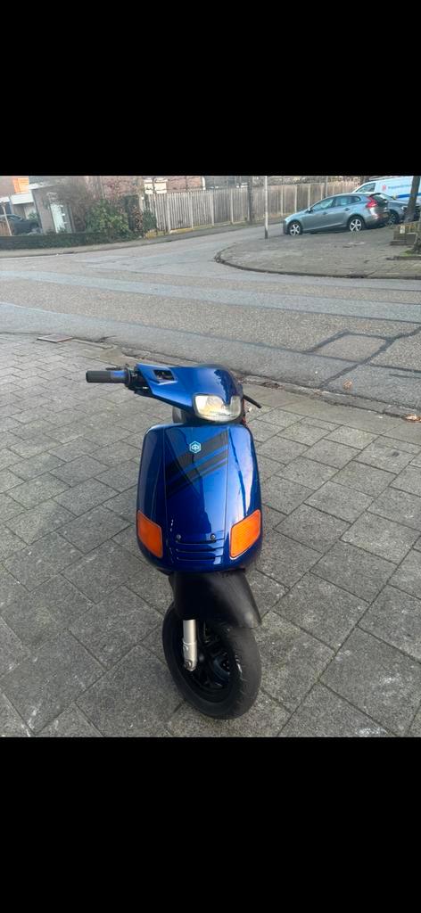 Piaggio zip fastrider, Fietsen en Brommers, Scooters | Piaggio, Zo goed als nieuw, Zip, Benzine, Ophalen of Verzenden