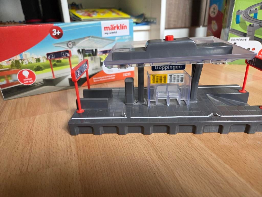 Märklin My World Treinstation Göppingen met licht, Ophalen, Wisselstroom, Brug, Tunnel of Gebouw, Zo goed als nieuw