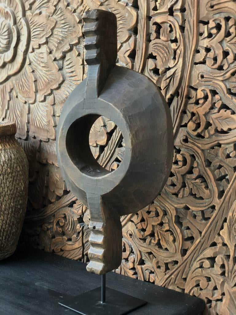 Houten ornament op voet India sober sleets oosters, Ophalen of Verzenden