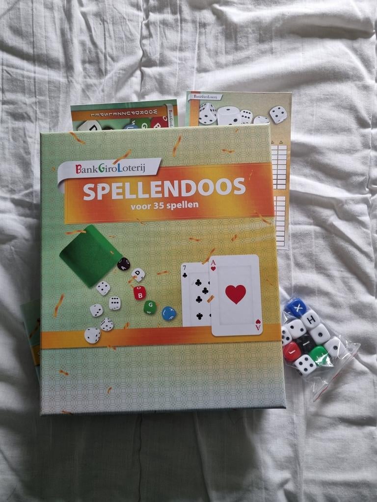 Spellendoos met 35 spelletjes, Ophalen of Verzenden, Zo goed als nieuw