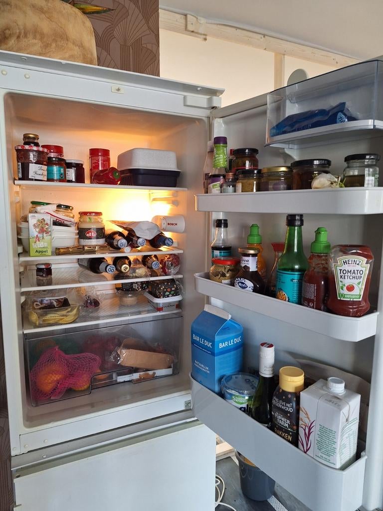 Bosch Inbouw Koel-vriescombinatie, Gebruikt, 200 liter of meer, Met aparte vriezer, 45 tot 60 cm