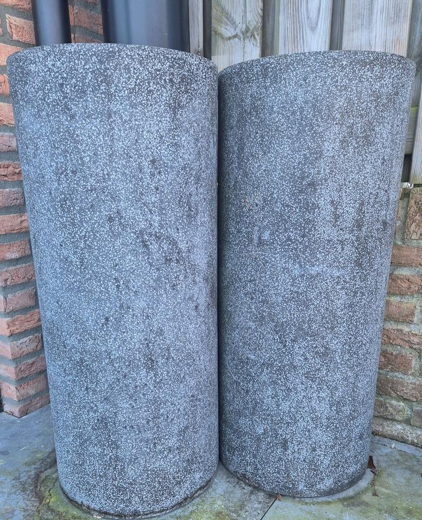 Twee mooie hoge grijze bloempotten, Rond, Zo goed als nieuw, 70 cm of meer, Ophalen