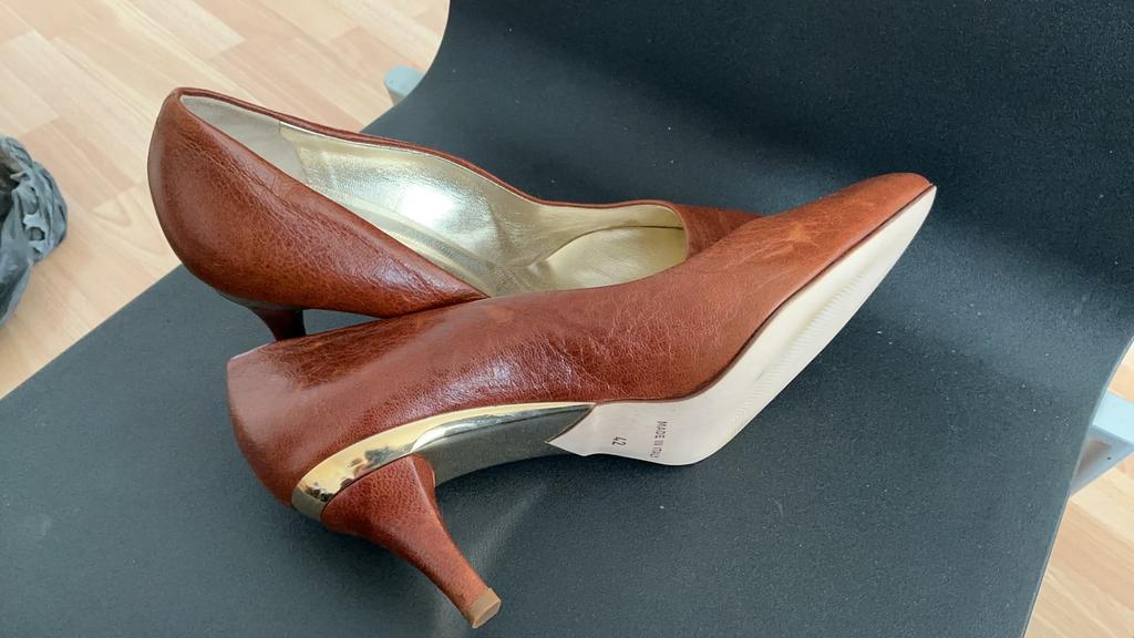 Weinig gedragen mooie pumps, mt 42., Kleding | Dames, Schoenen, Pumps, Bruin, Ophalen of Verzenden, Zo goed als nieuw