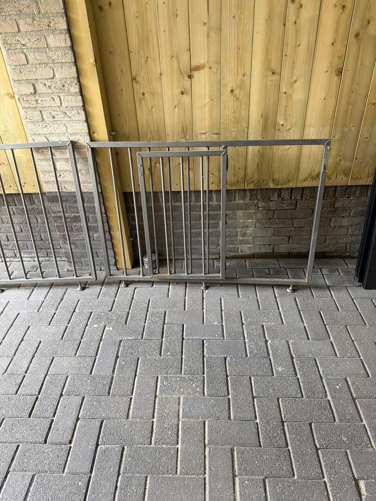 IJzeren Spijlenhekwerk met Poort - Gebruikt 120 l x82 cm, Tuin en Terras, Tuinhekken en Hekwerk, Gebruikt, Spijlenhekwerk, IJzer