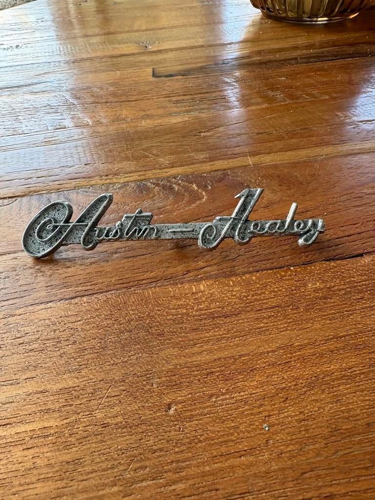 Austin Healey embleem, Hobby en Vrije tijd, Modelauto's | 1:43, Gebruikt, Auto, Dinky Toys, Ophalen of Verzenden