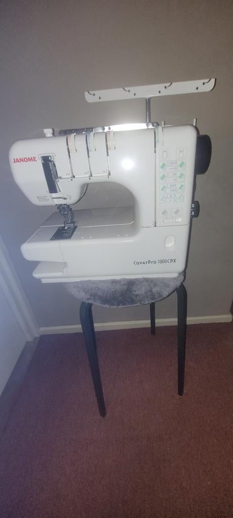 Janome CoverPro 1000CPX Coverlockmachine met accessoires, Ophalen of Verzenden, Gebruikt, Lockmachine, Janome
