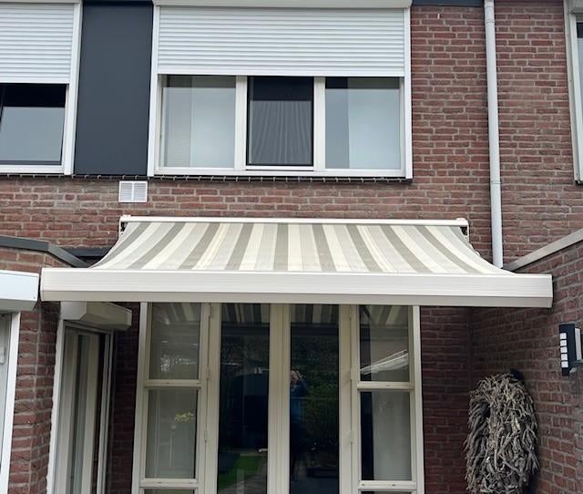 Zonnescherm crème/wit 3 mtr breed met motor, Tuin en Terras, Zonneschermen, Ophalen, Gebruikt, Elektrisch, 150 tot 300 cm
