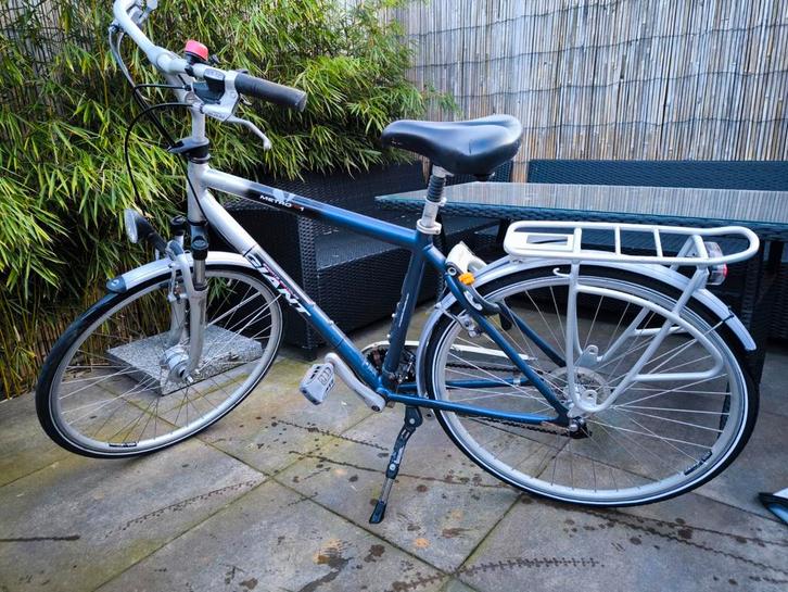 2 fietsen: Pegasus damesfiets en Giant herenfiets, Fietsen en Brommers, Fietsen | Dames | Damesfietsen, Gebruikt, Giant, Versnellingen