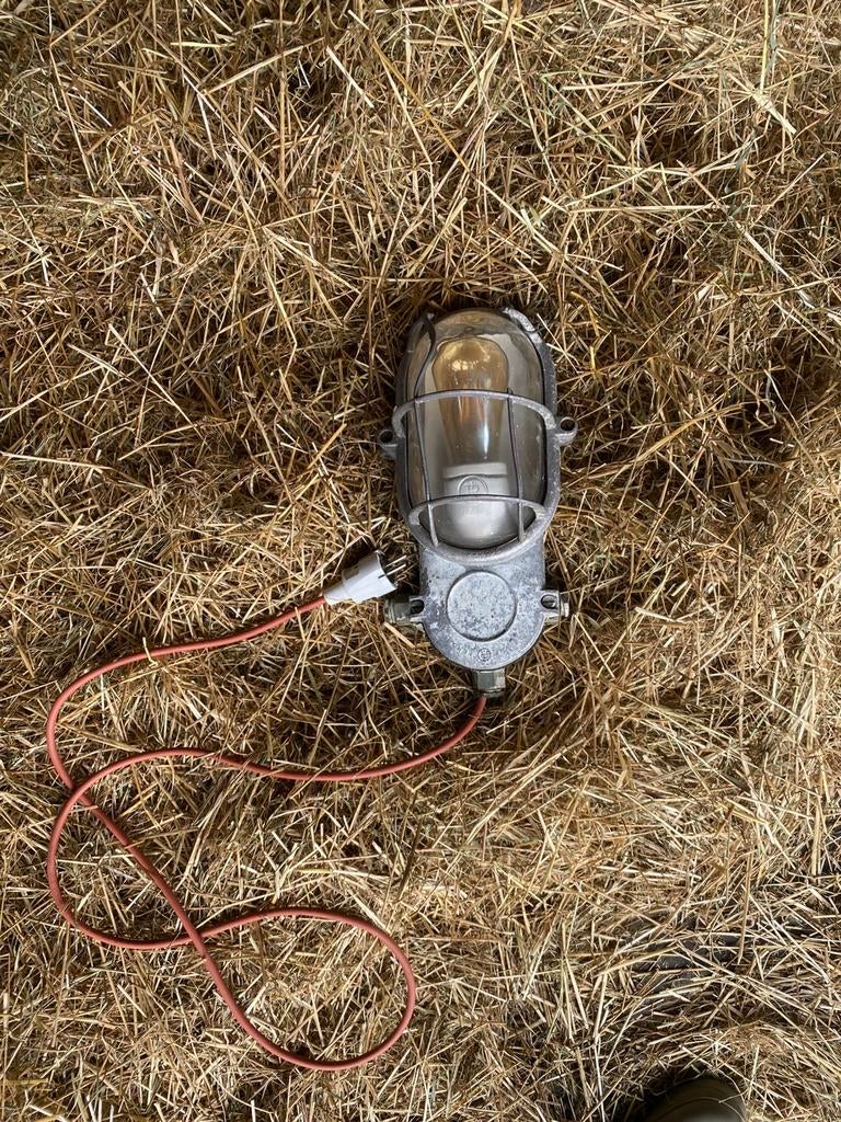 Oude industriele lamp., Antiek en Kunst, Antiek | Tv's en Audio, Ophalen of Verzenden