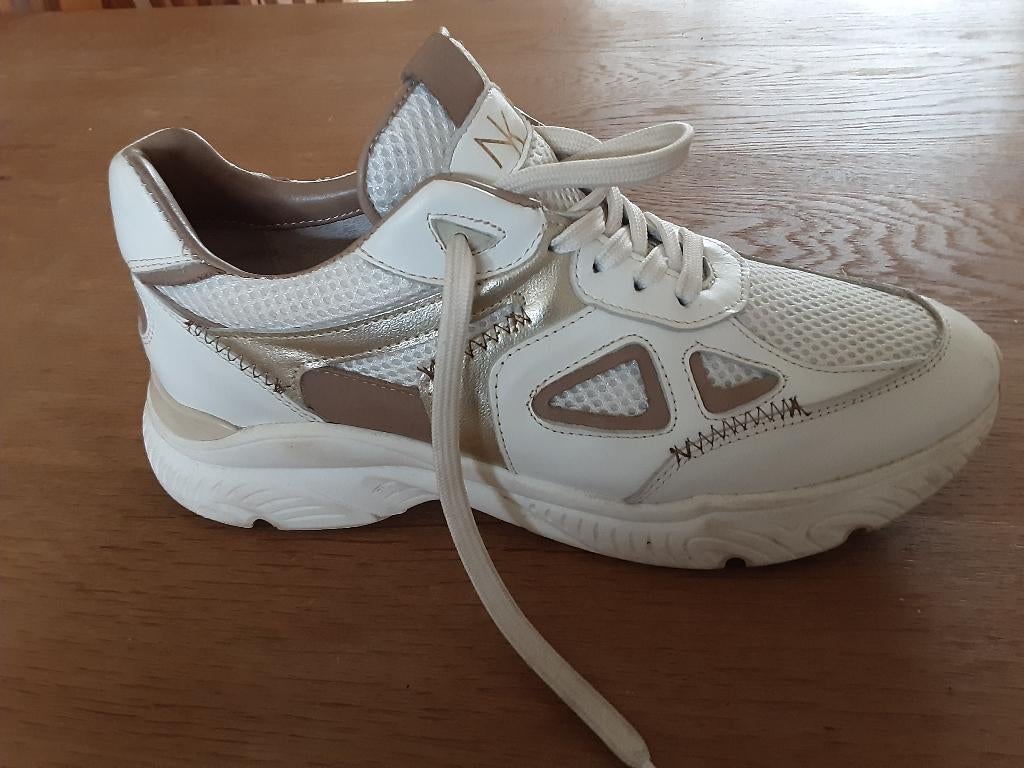 sneakers, wit met beige, maat 41, Kleding | Dames, Schoenen, Ophalen, Wit, Lerora, Sneakers of Gympen