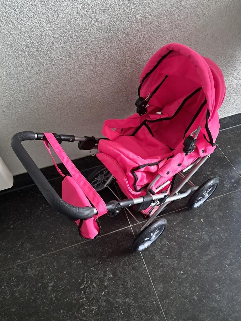 Poppenwagen met reistas en tasje, Ophalen