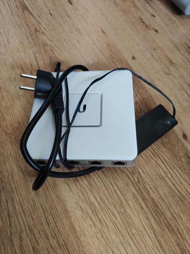 Ubiquiti UniFi USG-3P gateway, Gebruikt, Niet ingevuld, Ophalen of Verzenden, Niet ingevuld