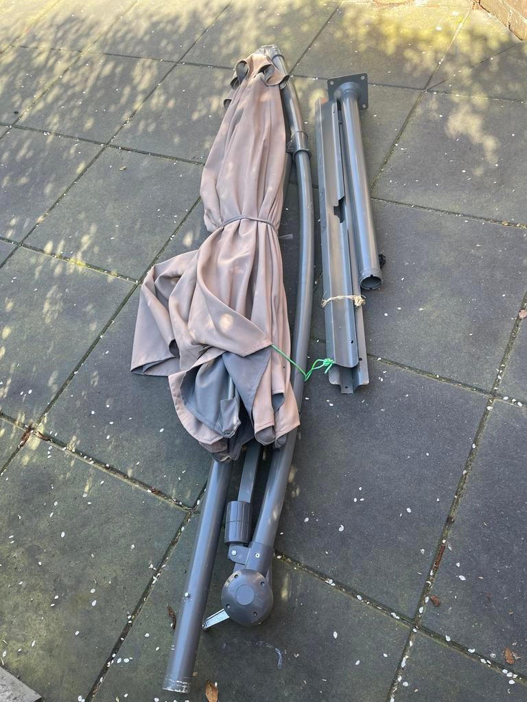 Parasol met voet zweefparasol Blokker, Ophalen of Verzenden, Gebruikt, 2 tot 3 meter, Zweefparasol