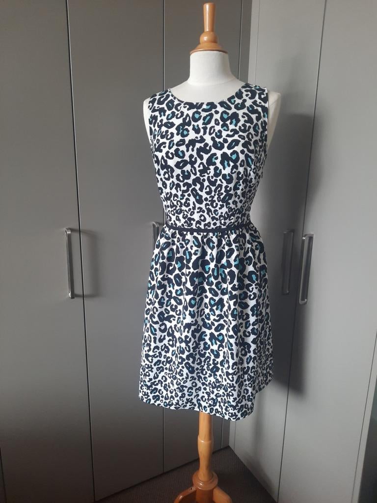 Leuk zomerjurkje getailleerd met printje zwart/wit/turquoise, Maat 38/40 (M), Zwart, Ophalen of Verzenden, Zo goed als nieuw