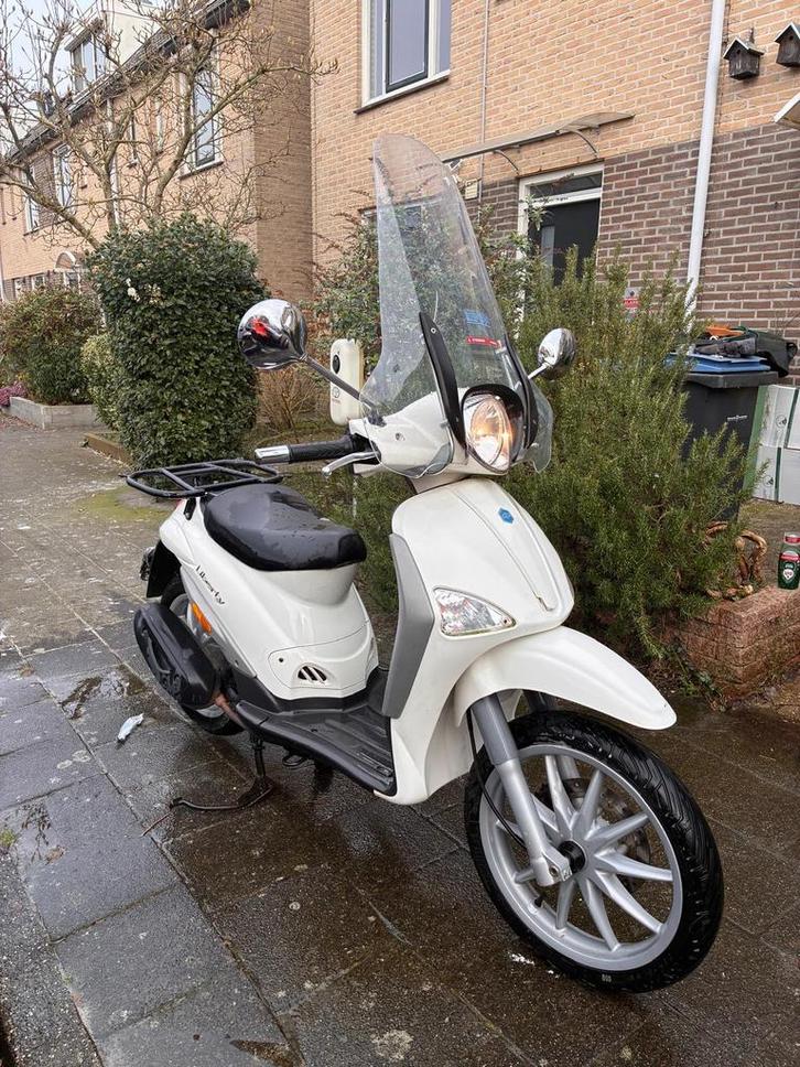 Piaggio Liberty 2019 Koeriersbrommer Wit, Fietsen en Brommers, Scooters | Piaggio, Gebruikt, Overige modellen, Maximaal 45 km/u