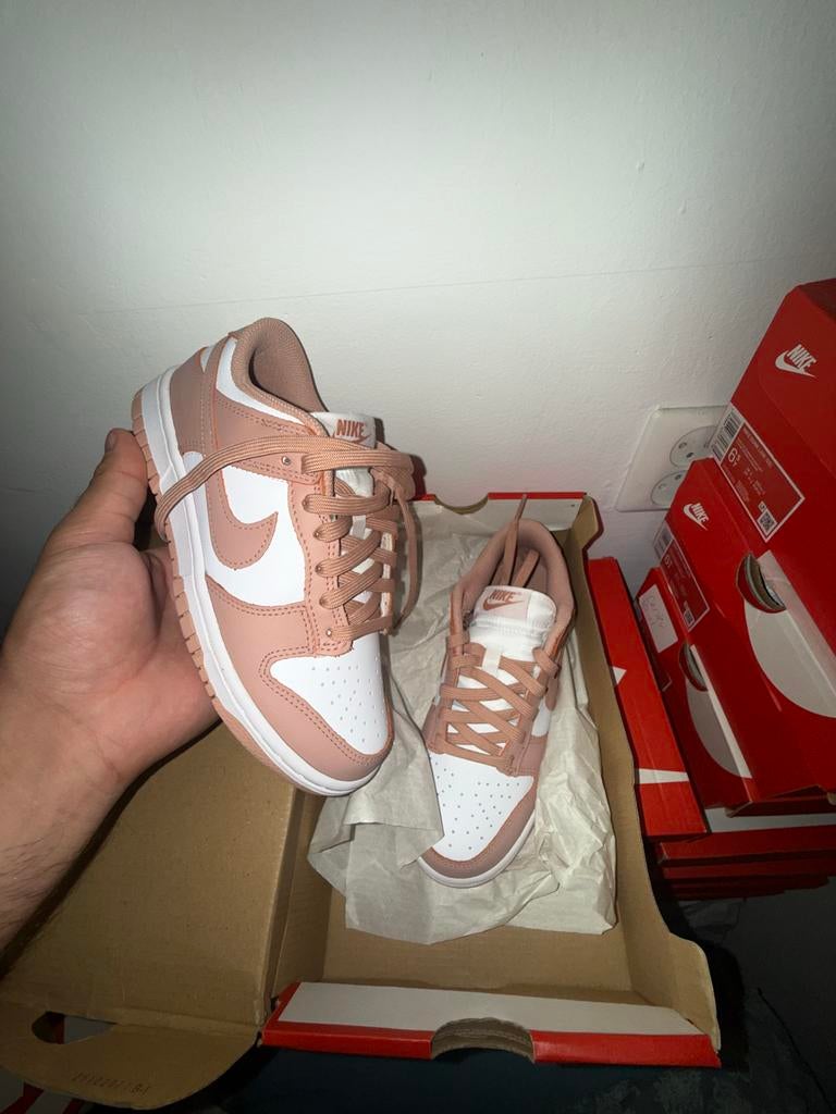 Nike Dunk Low Rose Whisper (W) - Maat 36, Ophalen of Verzenden, Nieuw, Roze, Sneakers of Gympen