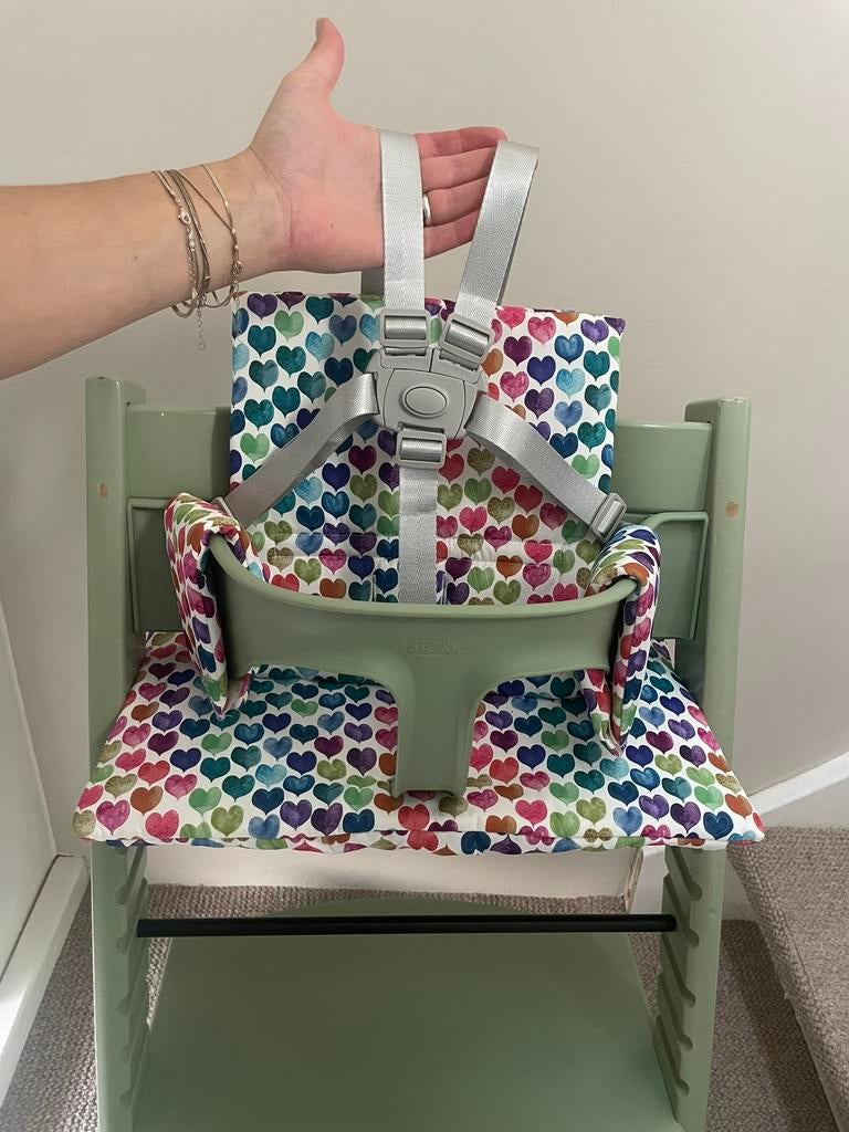 Nieuw!!  Grijs Harnas tuigje voor de Stokke Tripp Trapp, Kinderen en Baby's, Kinderstoelen, Nieuw, Meegroeistoel, Aanschuifbaar