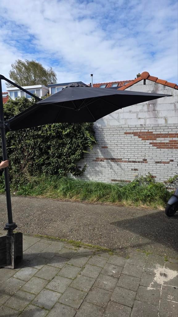 Parasol inclusief parasolvoet om in te graven en parasolhoes, Tuin en Terras, Ophalen, Kantelbaar, 2 tot 3 meter, Zweefparasol