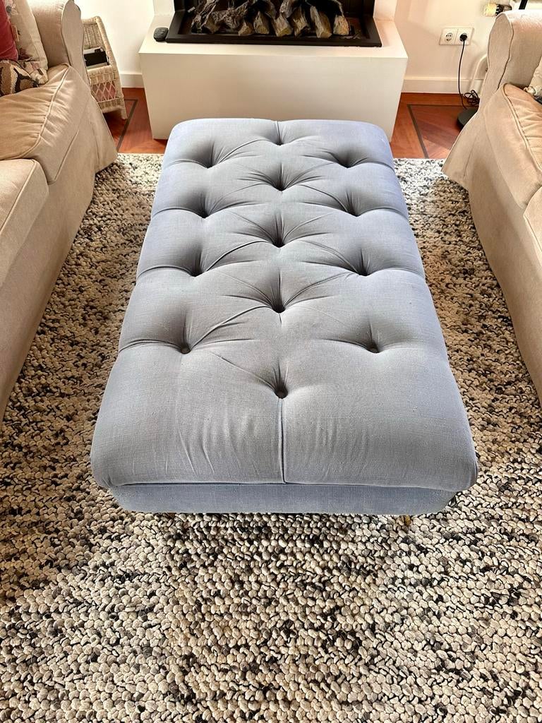 Blauw/grijze gecapitonneerde hocker op wieltjes, Ophalen, Gebruikt, 125 cm of meer, Stof