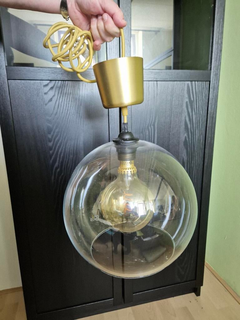 Hanglamp met glazen bol en goudkleurige fitting, Ophalen, Minder dan 50 cm