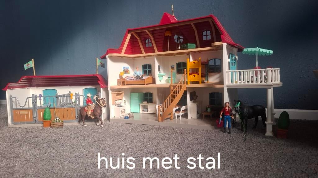Schleich huis met stal, Ophalen of Verzenden, Zo goed als nieuw