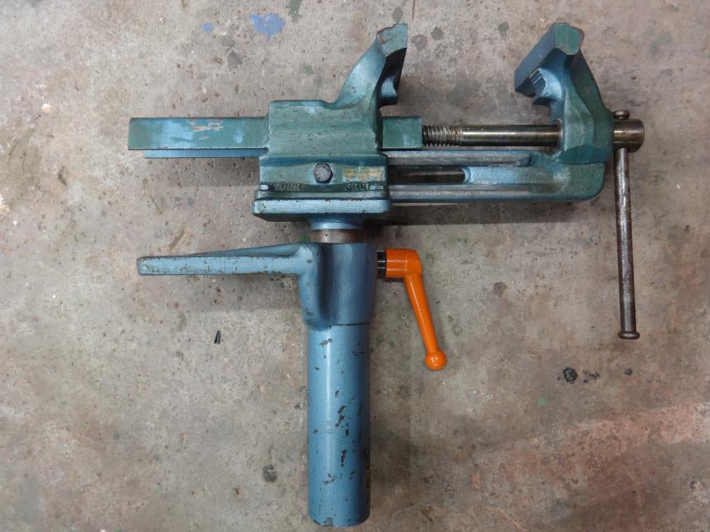 Heuer bankschroef 115mm., Ophalen, Zo goed als nieuw