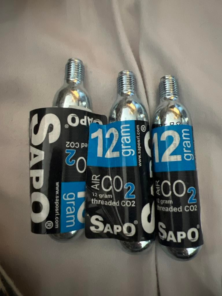 CO 2 patronen - stuks, Ophalen of Verzenden, Zo goed als nieuw