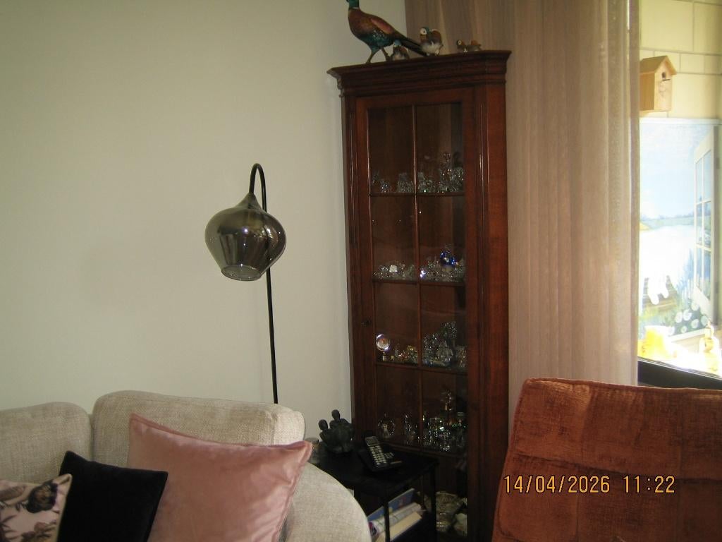 mahonie houten hoekkast en 4 planken swarovski, Ophalen, Zo goed als nieuw