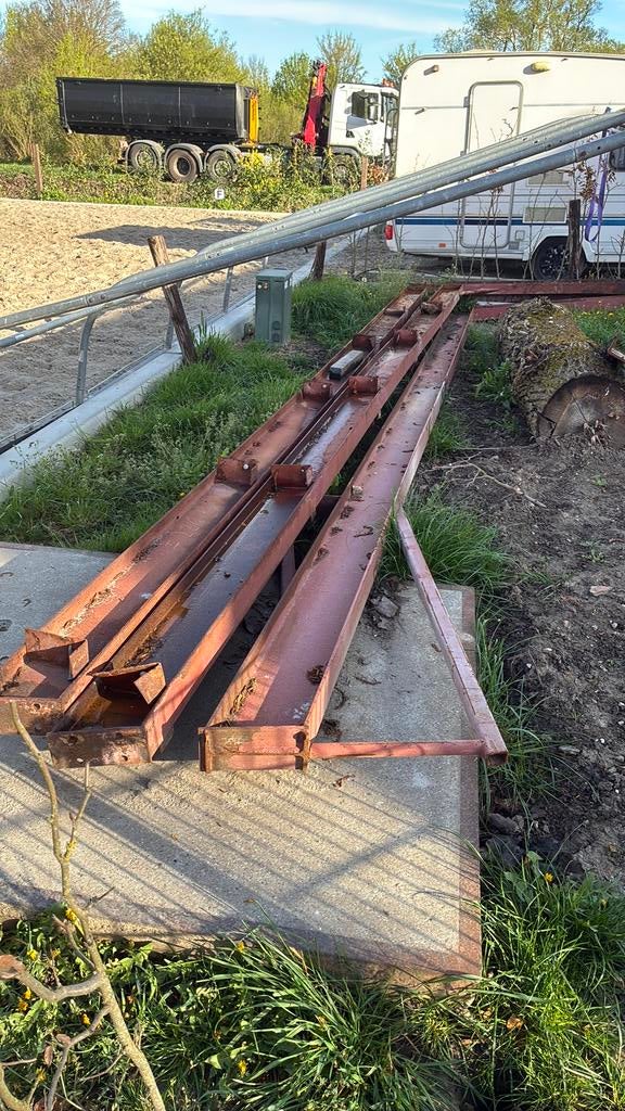 4 spanten, Ophalen, Zo goed als nieuw